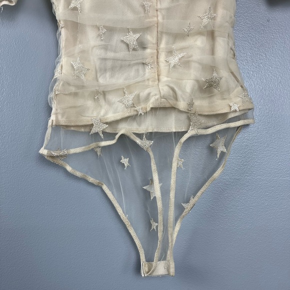 Le Lis Puff Sleeve Gold Star Bodysuit - Picture 9 of 9